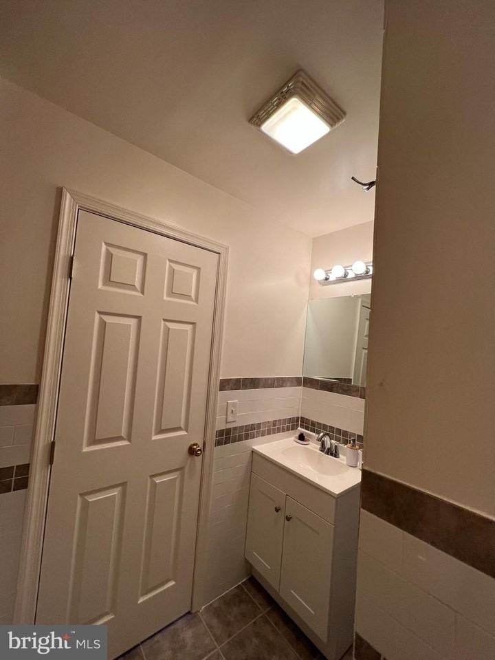 623 Columbia Avenue #B - Photo 5 of 6