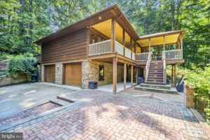 featured image of 8535 Acoustic Lane