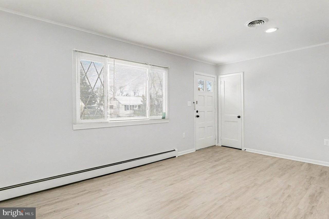 102 South Atwood Road - Photo 5 of 30