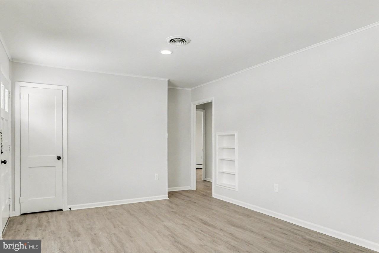 102 South Atwood Road - Photo 7 of 30