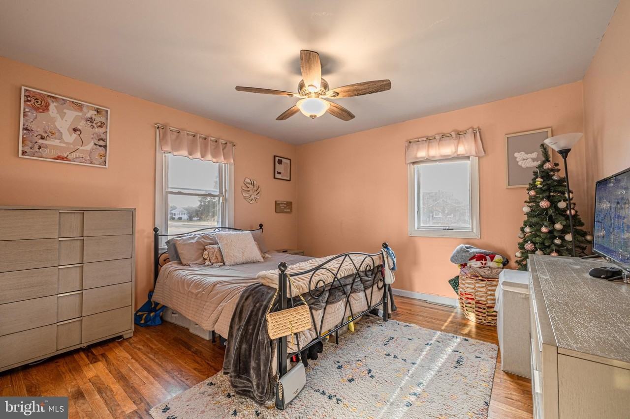 211 Marlyn Ave - Photo 5 of 11