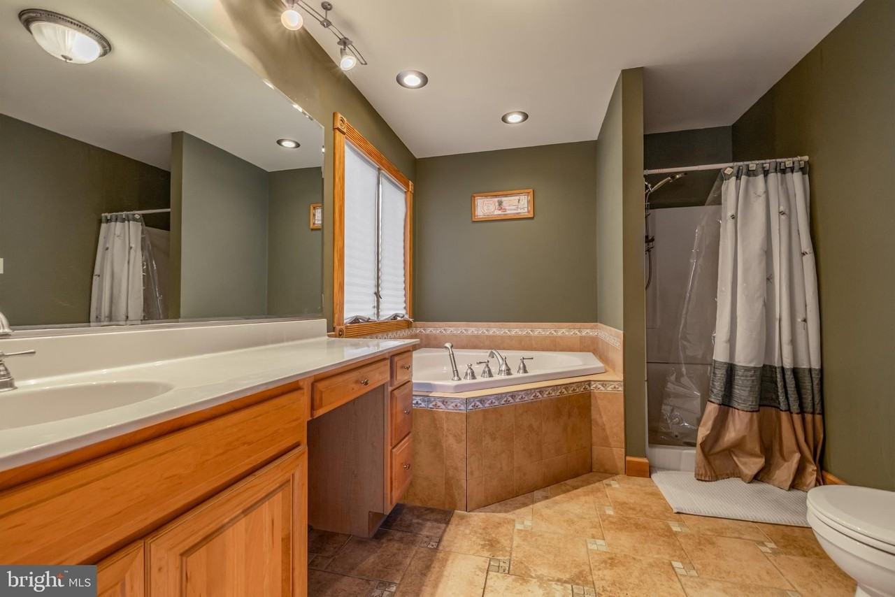 211 Marlyn Ave - Photo 6 of 11