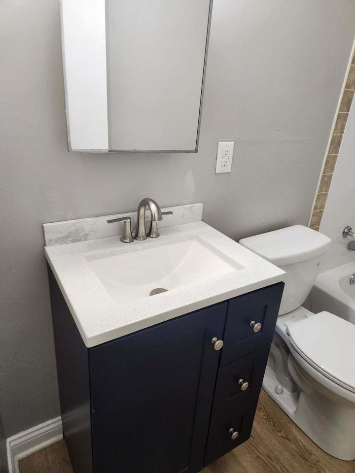 1228 West 18th Street #1 - Photo 2 of 4