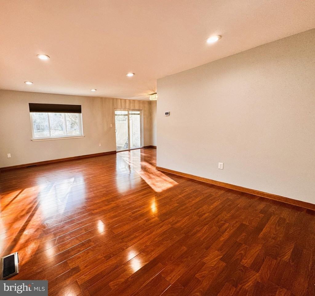 160 Thoreau Drive - Photo 2 of 24