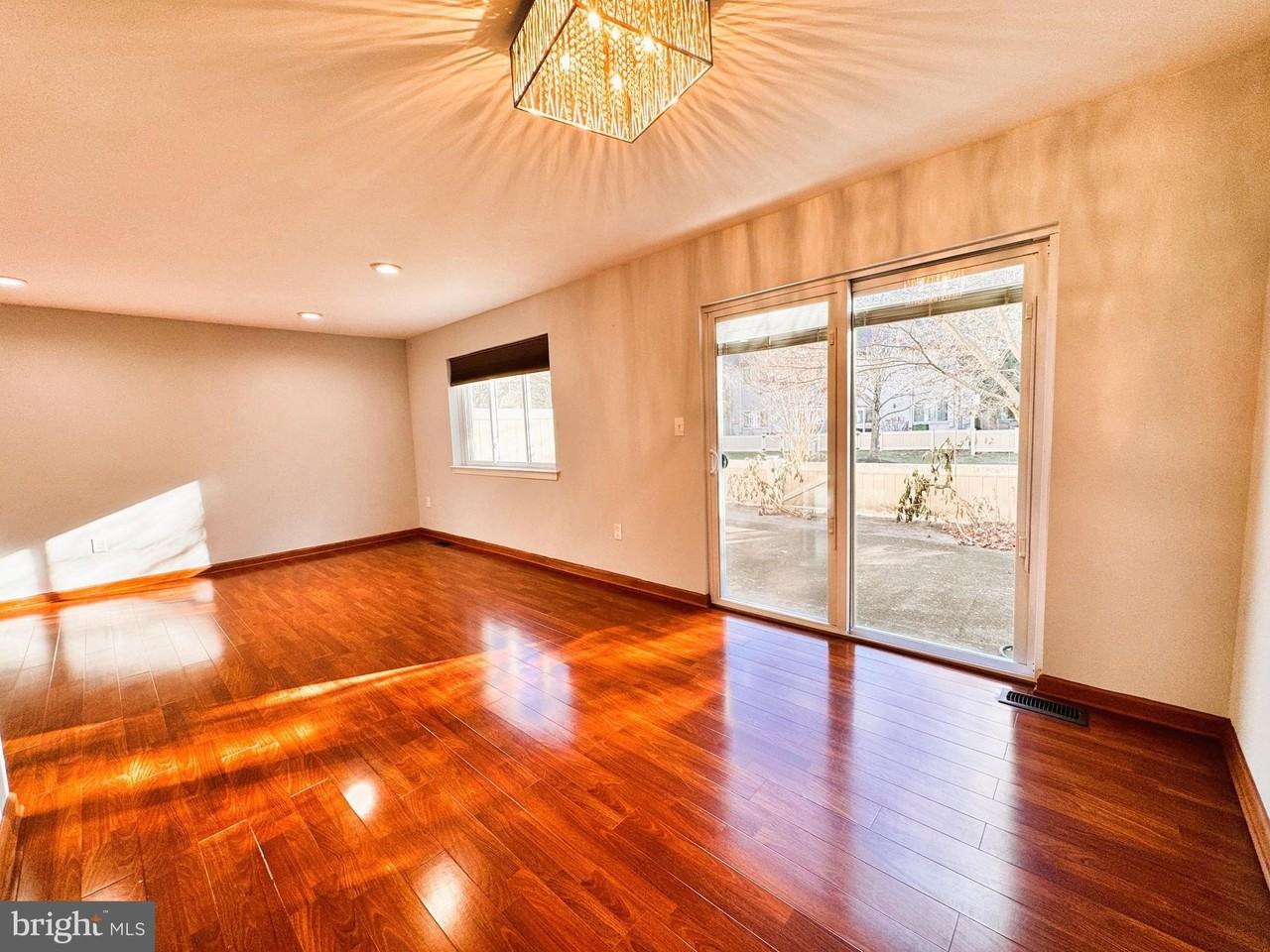 160 Thoreau Drive - Photo 4 of 24