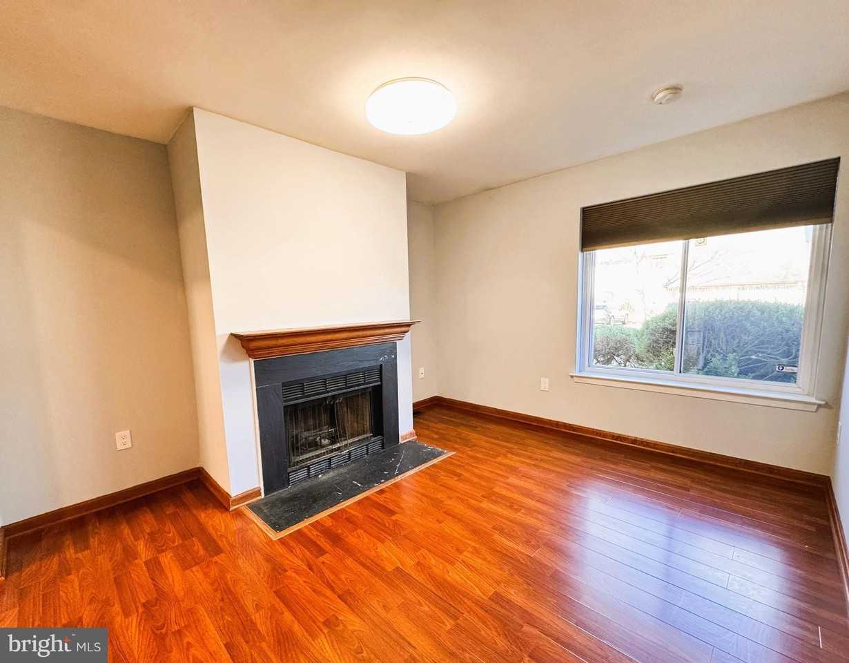 160 Thoreau Drive - Photo 5 of 24