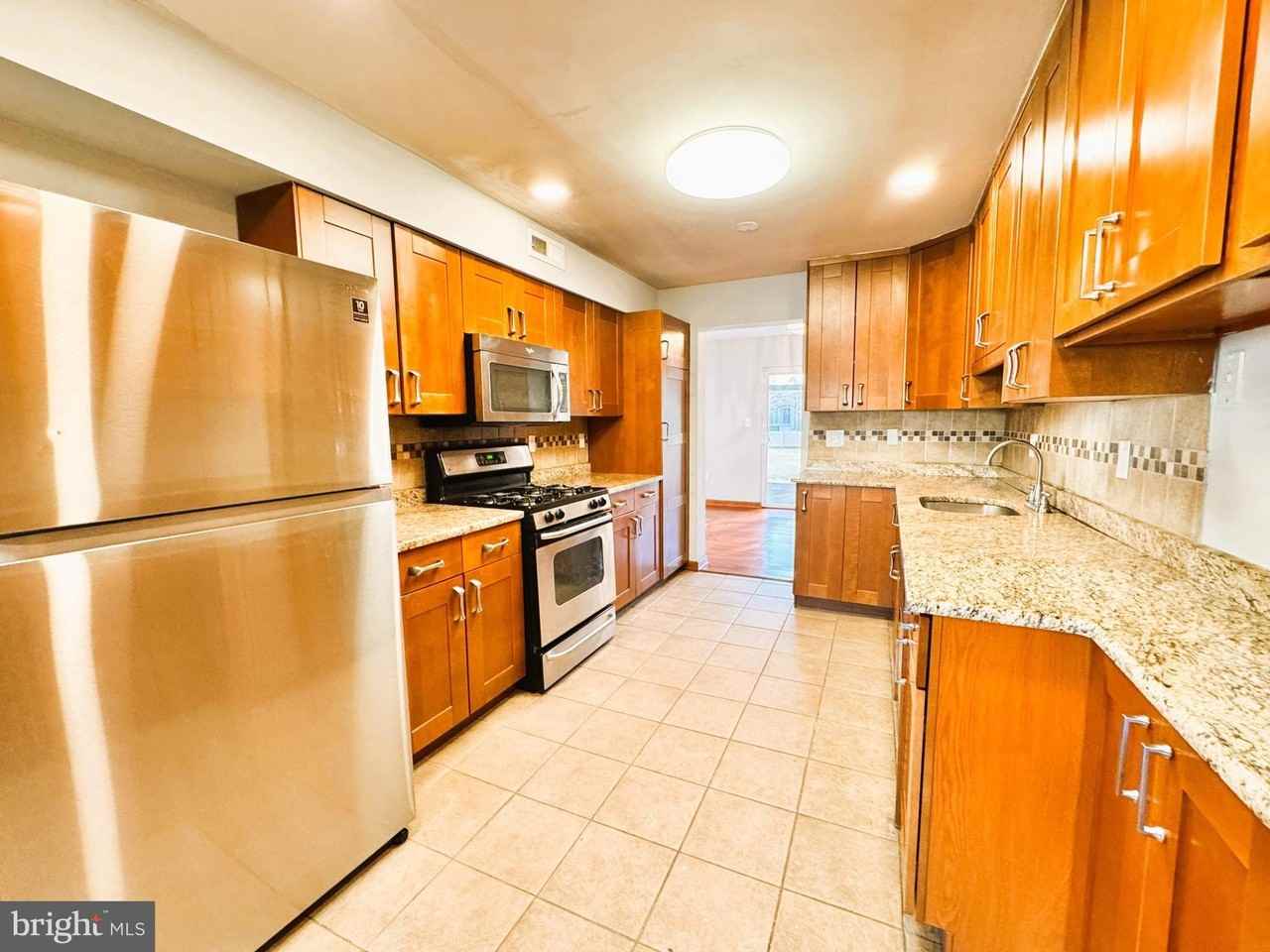 160 Thoreau Drive - Photo 7 of 24