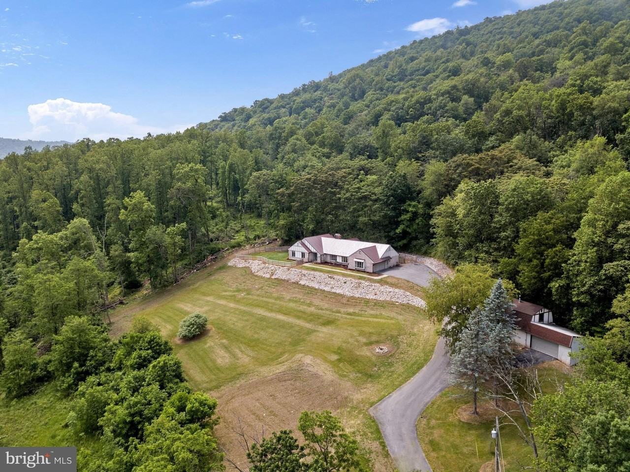 210 Raintree Lane - Photo 2 of 23