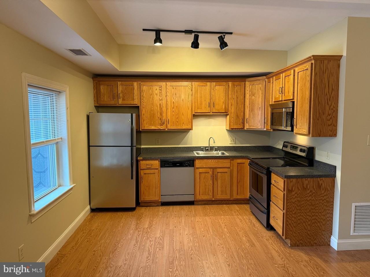 101 King Street #6 - Photo 5 of 12