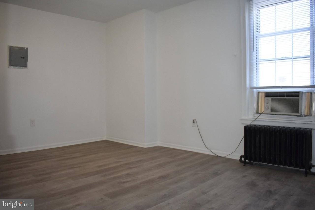 6031 6031 MARKET Street unit: Front - Photo 4 of 10