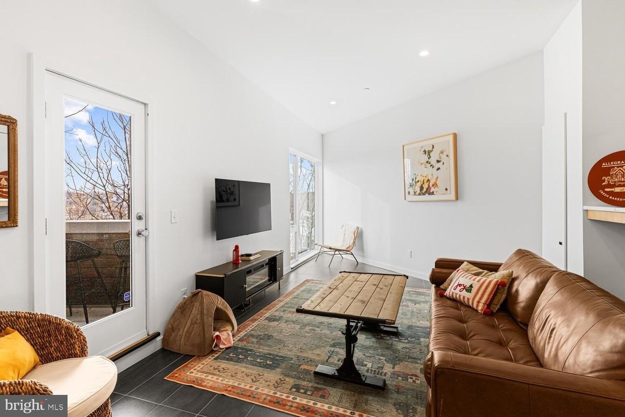 237 Krams Avenue - Photo 3 of 31