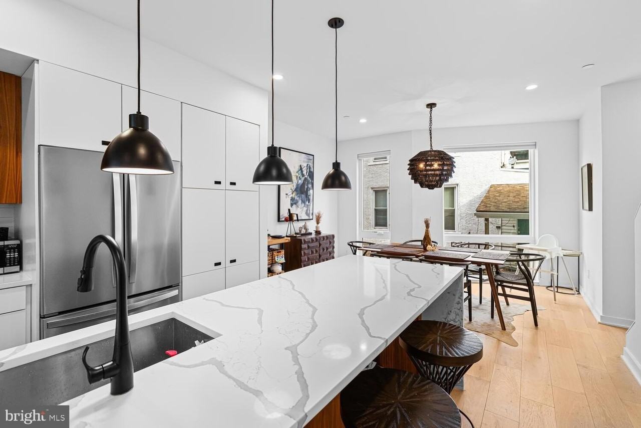 237 Krams Avenue - Photo 5 of 31