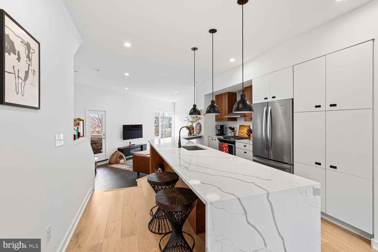 237 Krams Avenue - Photo 6 of 31