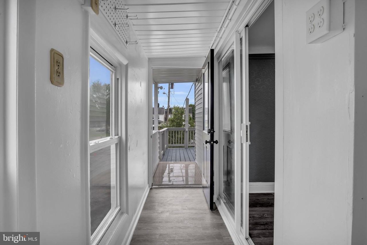 1426 W FILBERT Street unit: 2 #2 - Photo 6 of 17