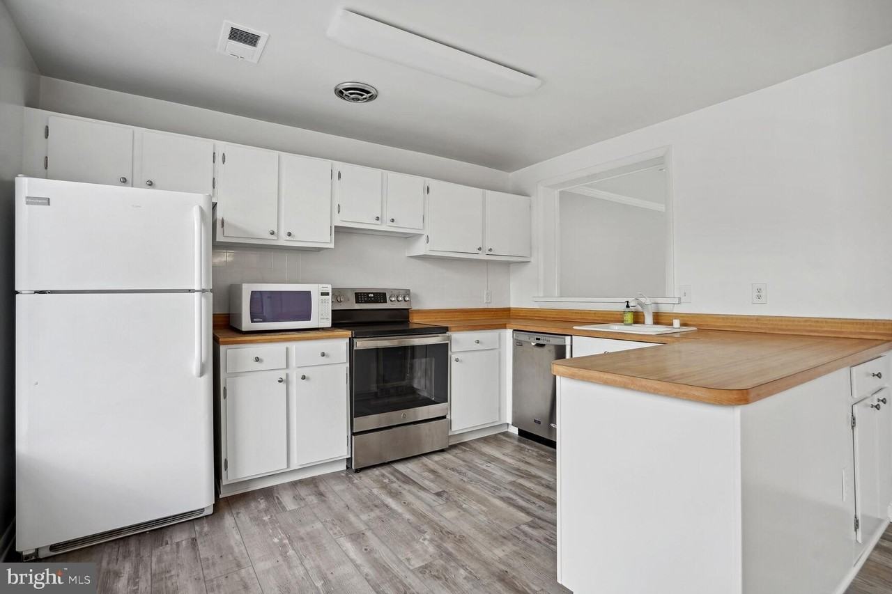 642 15th Street South #2 - Photo 4 of 16