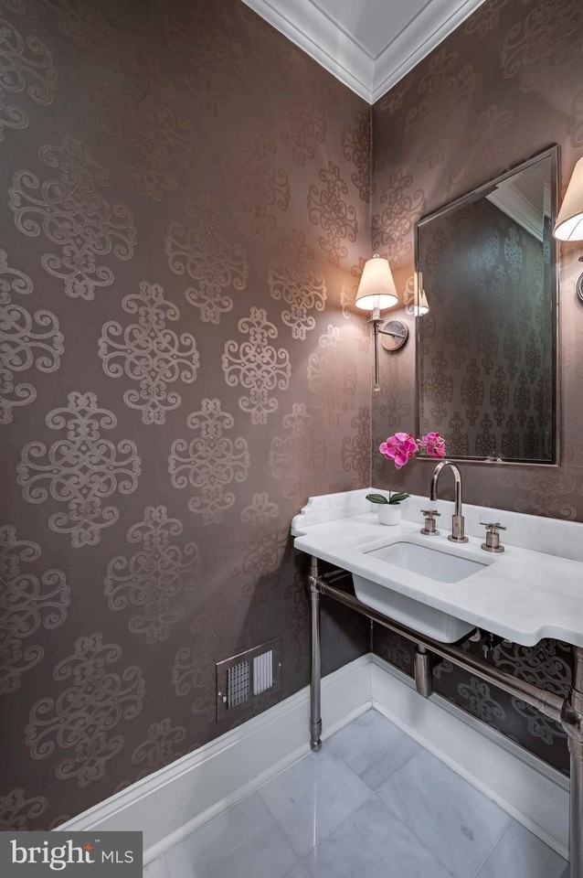 705 Lyles Lane - Photo 4 of 50