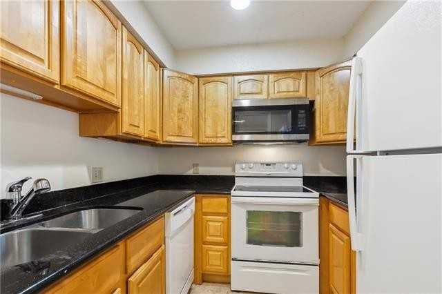 723 Adams Street ##201 - Photo 5 of 13