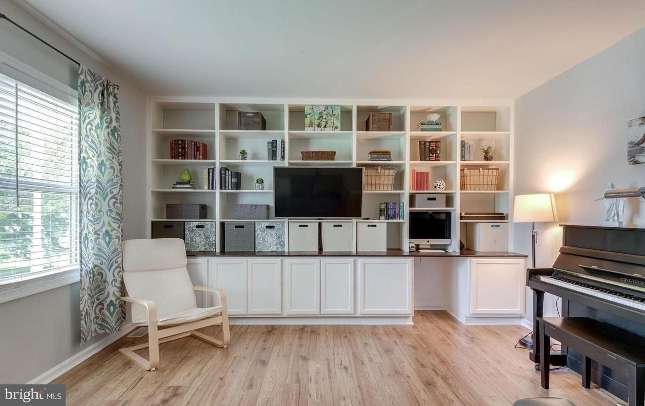 10121 Cheswick Court - Photo 6 of 26