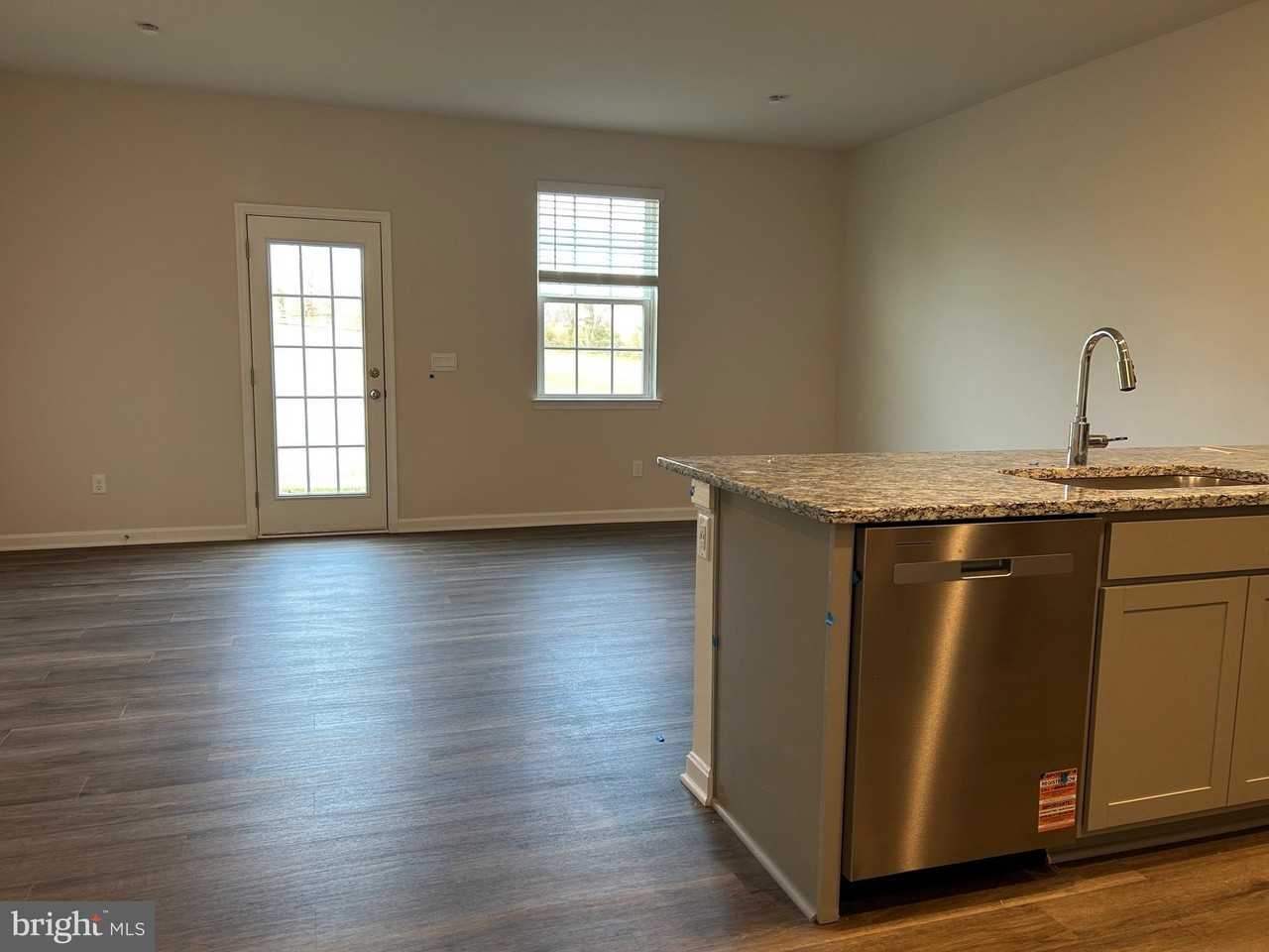 167 Race Street - Photo 6 of 27