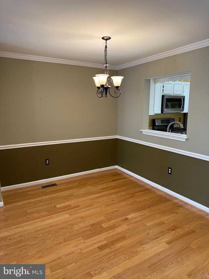 4221 Devonwood Way - Photo 4 of 36