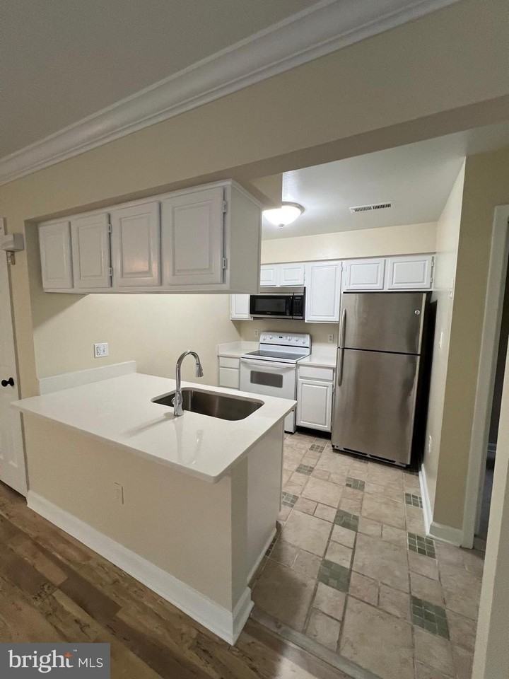 12140 Salemtown Drive - Photo 3 of 23