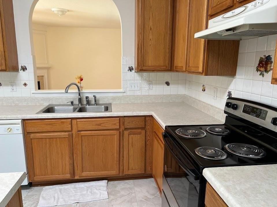 5413 Seaspray Lane - Photo 5 of 33