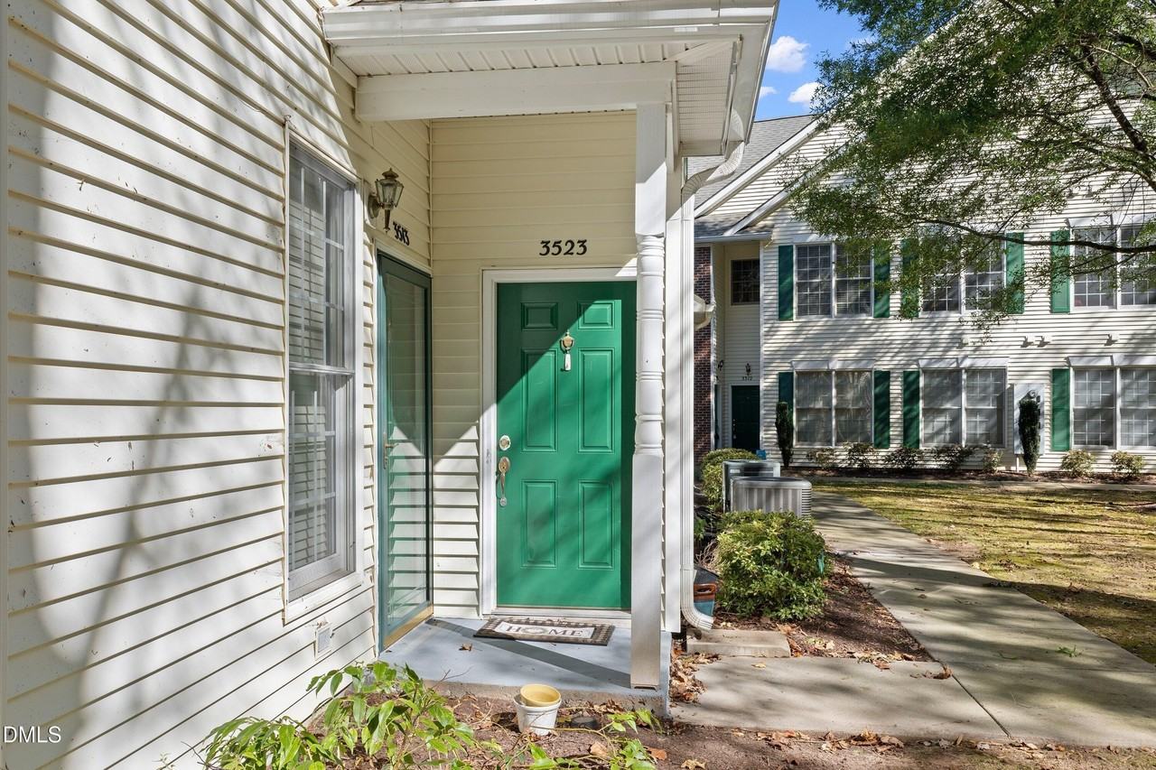 3523 Kudrow Lane - Photo 4 of 43