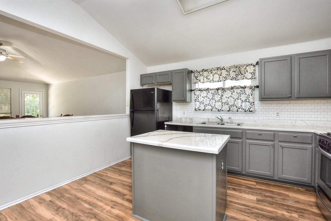 3007 Crystal Cove - Photo 6 of 19