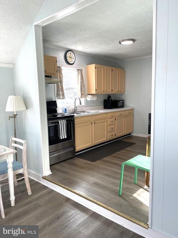 221 Madison Street - Photo 6 of 28