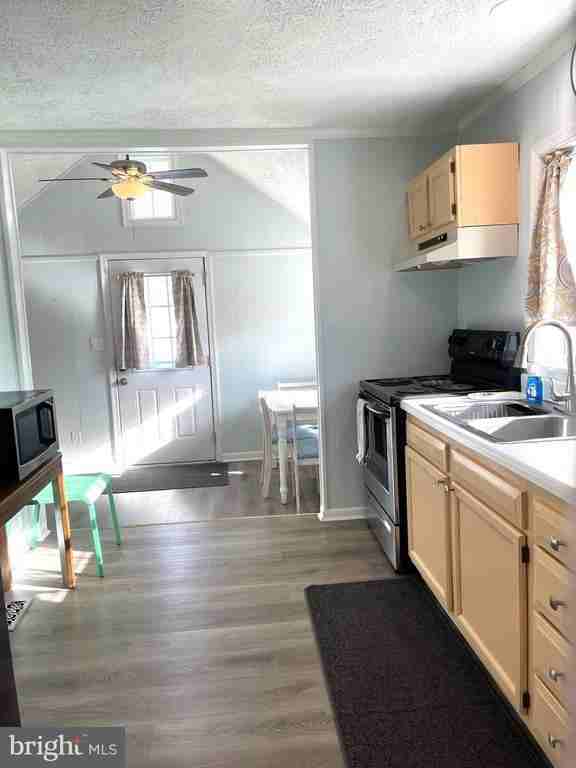 221 Madison Street - Photo 7 of 28