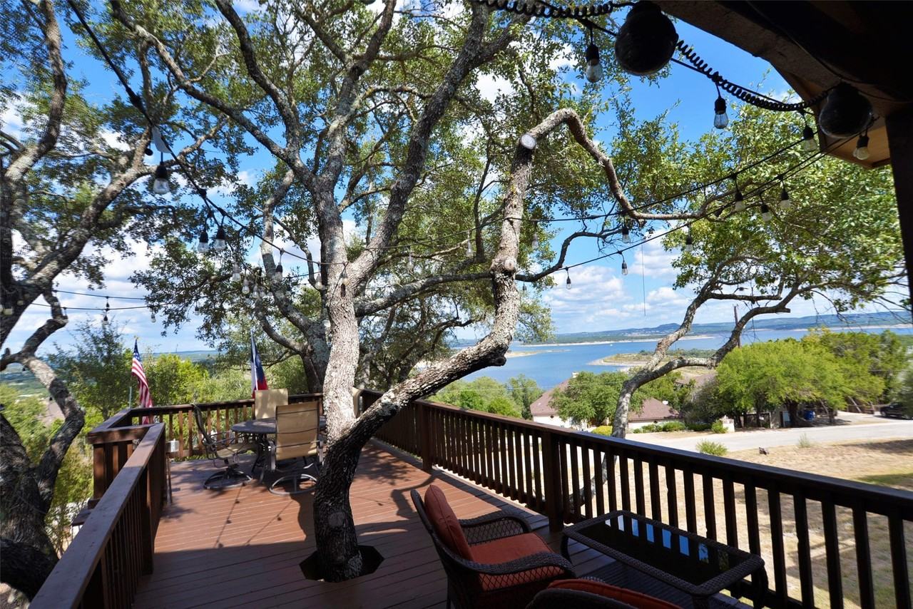 785 Lake Forest - Photo 6 of 41