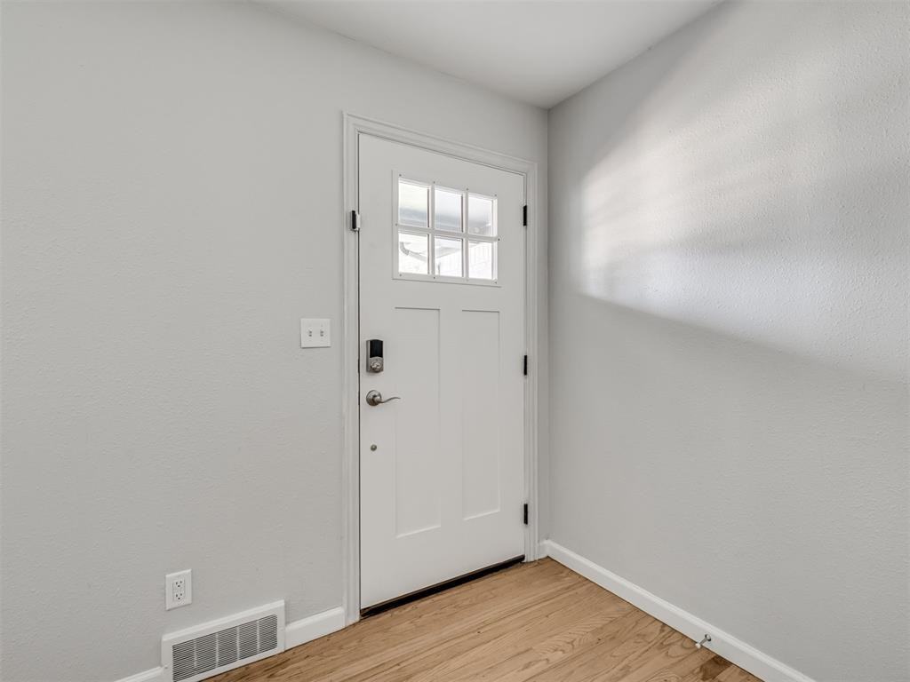 1222 Westlawn Drive - Photo 7 of 48