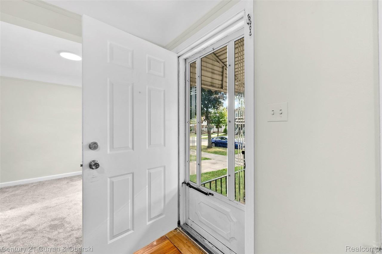 7910 Orchard Avenue - Photo 3 of 29