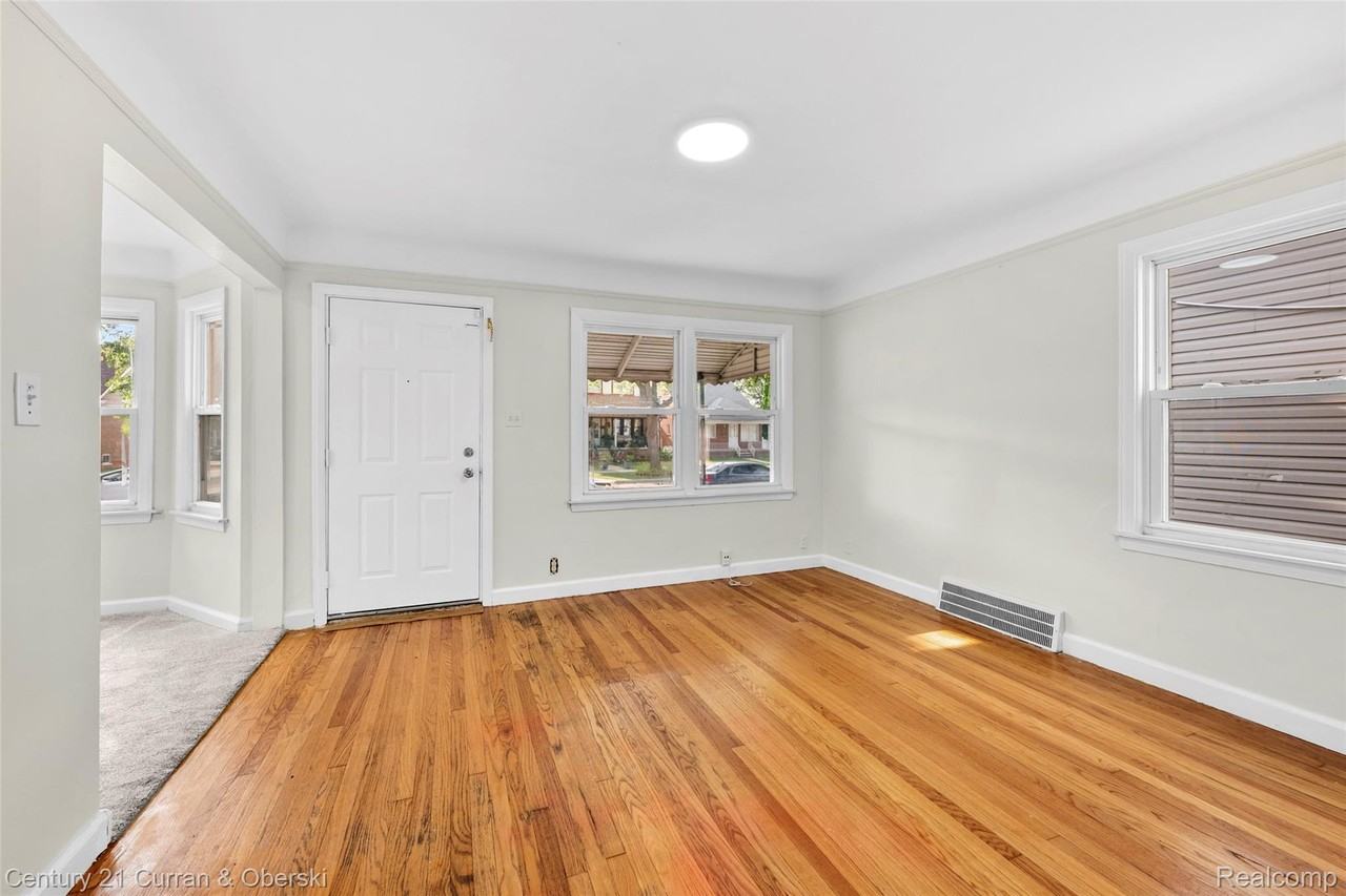 7910 Orchard Avenue - Photo 5 of 29