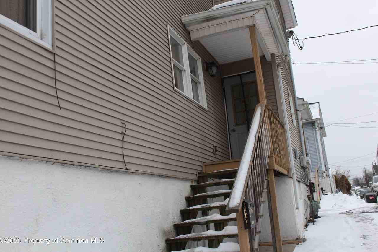 323 Union St - Photo 4 of 20