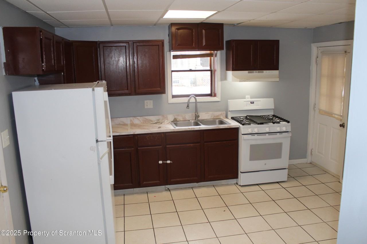 323 Union St - Photo 6 of 20