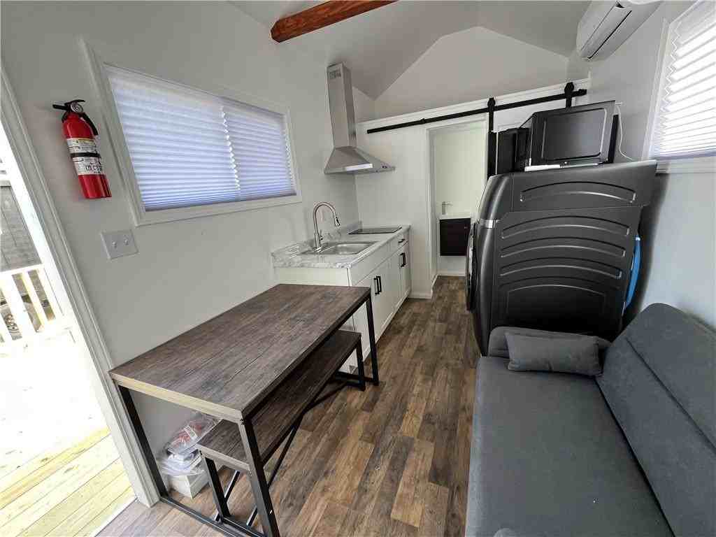 710 East 1st Street - Photo 6 of 16