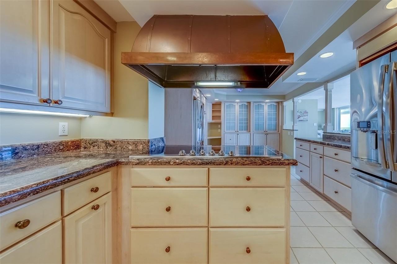 675 S Gulfview Blvd Ph 1 - Photo 6 of 43