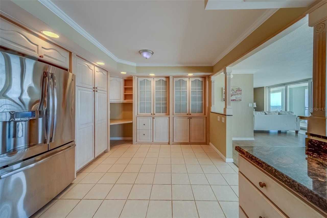 675 S Gulfview Blvd Ph 1 - Photo 7 of 43