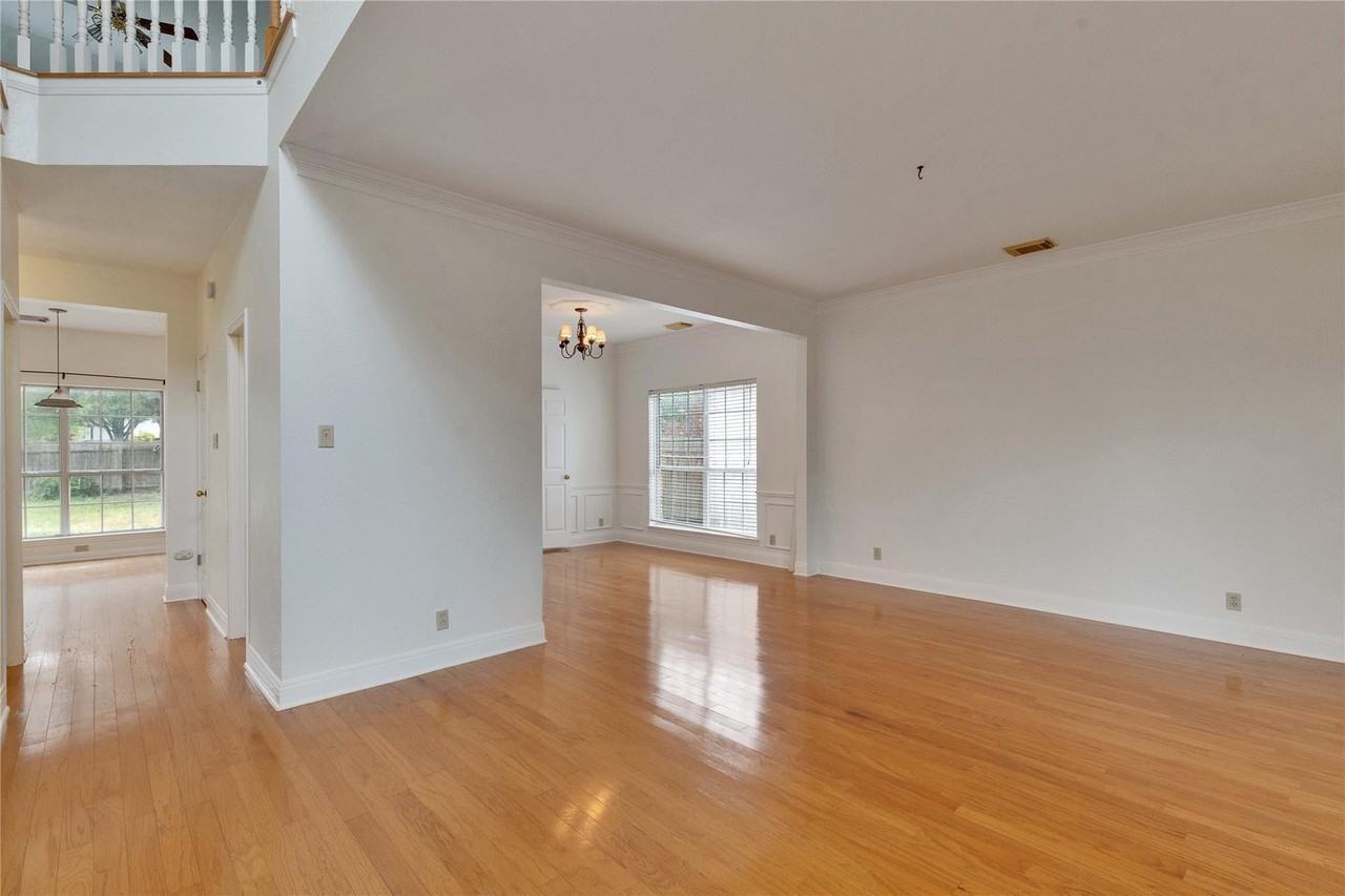 5407 Merrywing Cir - Photo 7 of 36