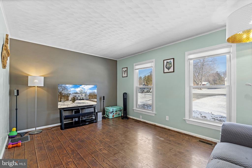 9 Lake View Ter - Photo 4 of 28