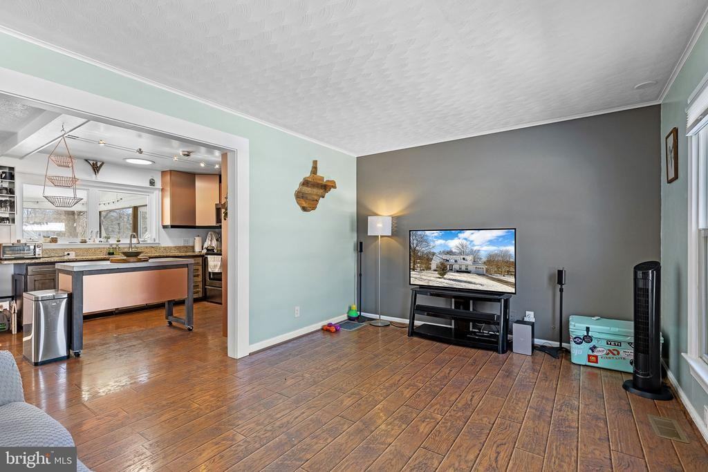 9 Lake View Ter - Photo 5 of 28