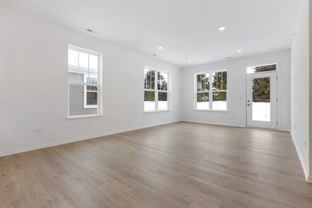 12245 Barcroft Cir - Photo 4 of 26