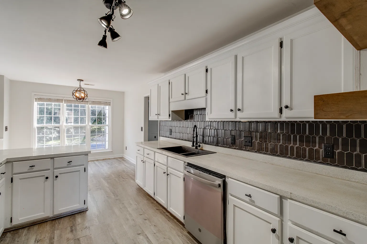 402 Plantation Pointe Drive #1 - Photo 5 of 30