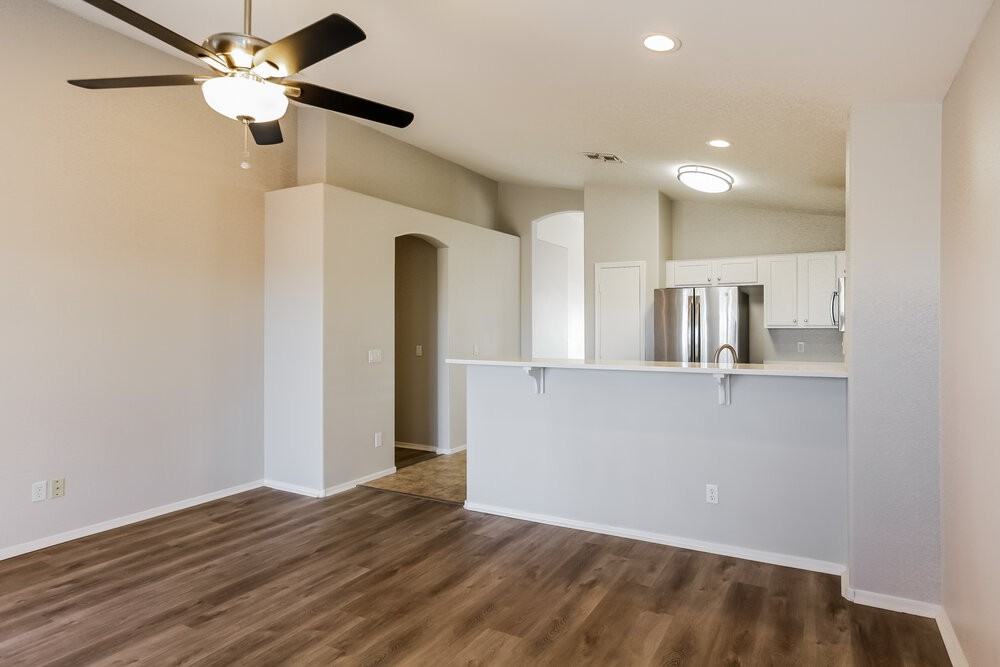 8256 N 112th Ave - Photo 5 of 16