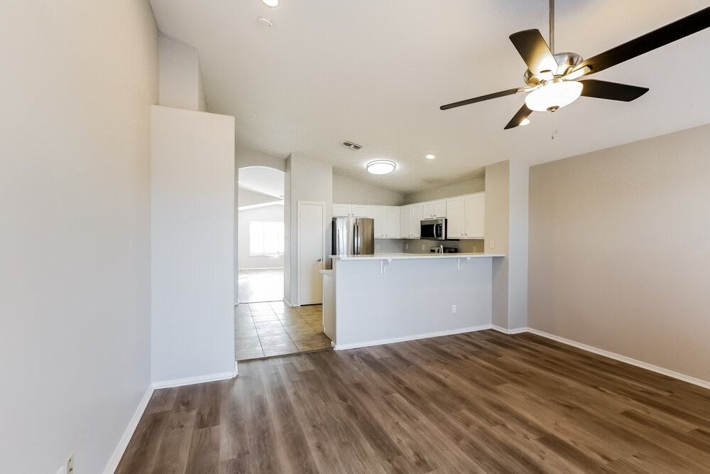 8256 N 112th Ave - Photo 6 of 16