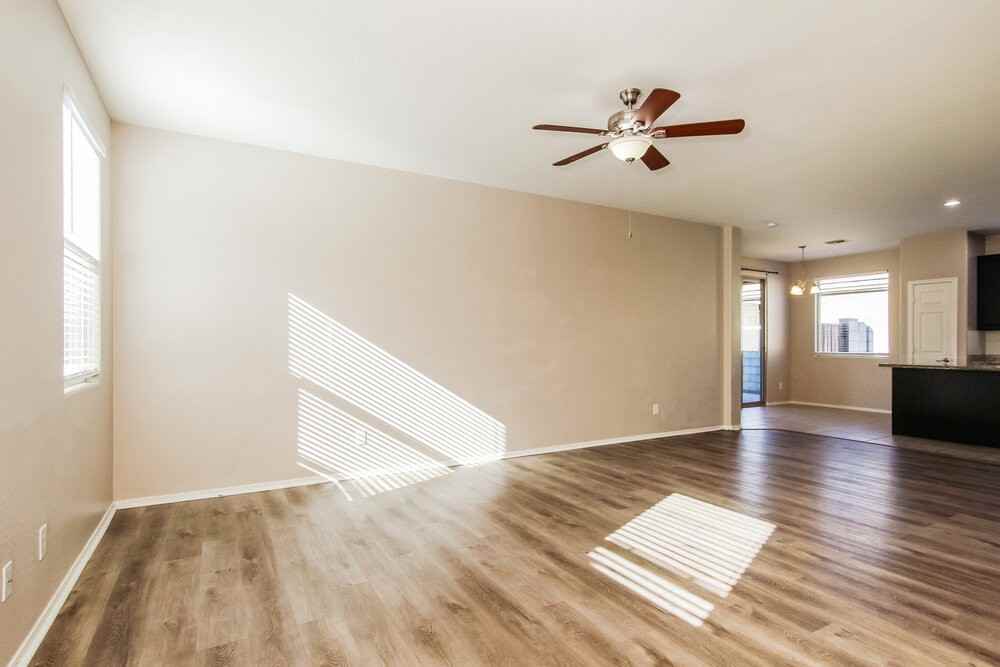 2218 S 118th Ave - Photo 4 of 16