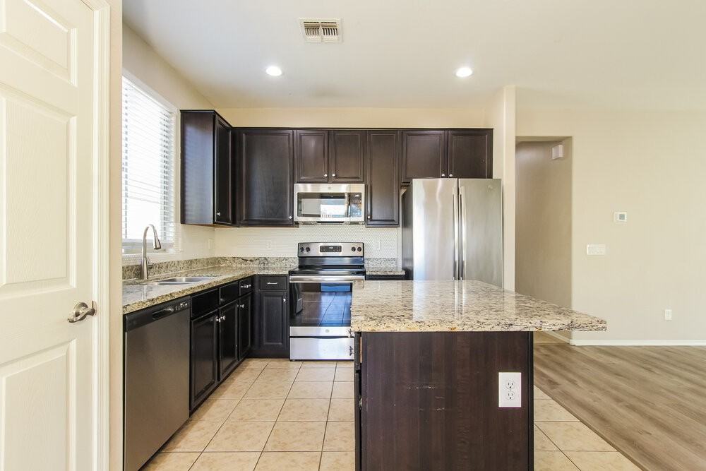 2218 S 118th Ave - Photo 7 of 16