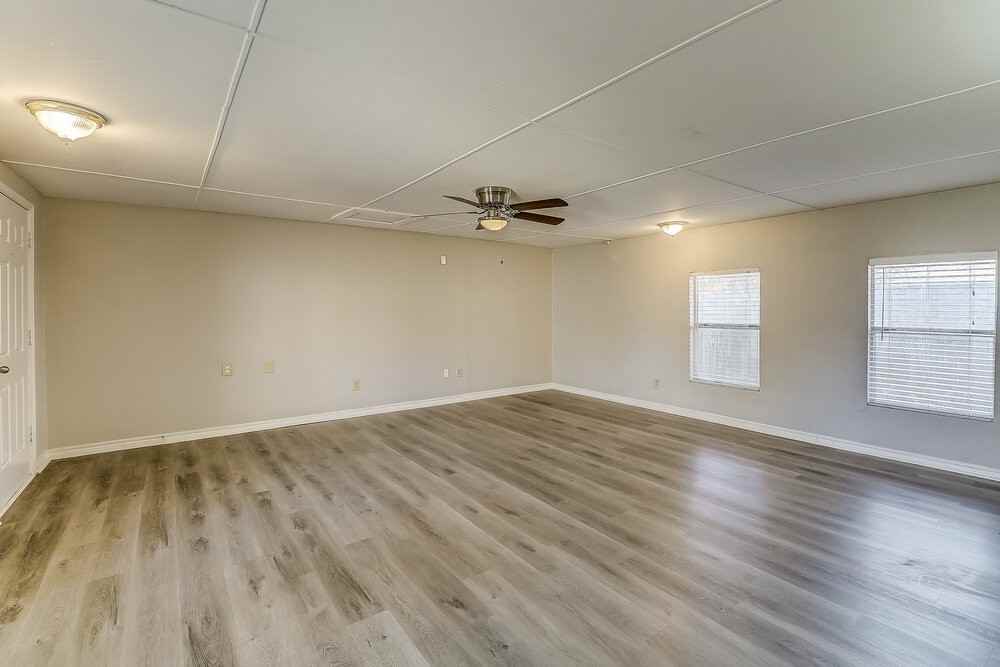 742 Yale Dr - Photo 7 of 16