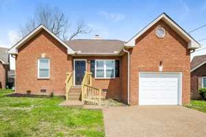 featured image of 125 Oak Leaf Dr